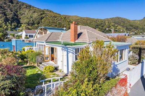 Photo of property in 1 Pukatea Street, Eastbourne, Lower Hutt, 5013