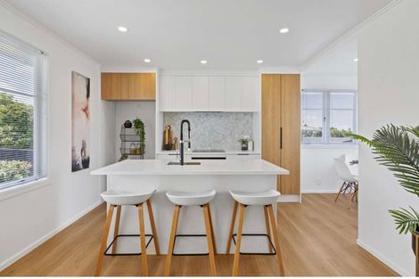 Photo of property in 32 Neil Avenue, Te Atatu Peninsula, Auckland, 0610