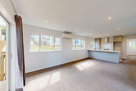 Photo of property in 3 Dunmail Way, Newlands, Wellington, 6037