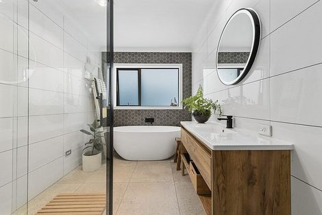 Photo of property in 47 Inverness Drive, Pyes Pa, Tauranga, 3112