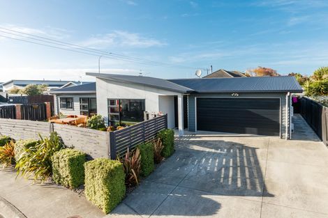Photo of property in 1 Angelina Way, Kelvin Grove, Palmerston North, 4414