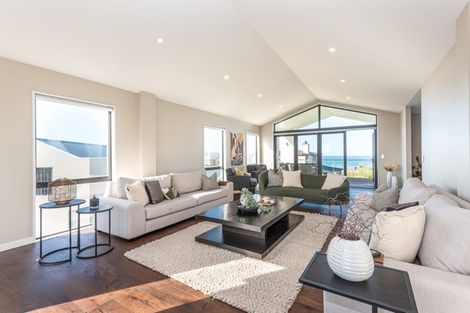 Photo of property in 2 Inverness Lane, Redcliffs, Christchurch, 8081