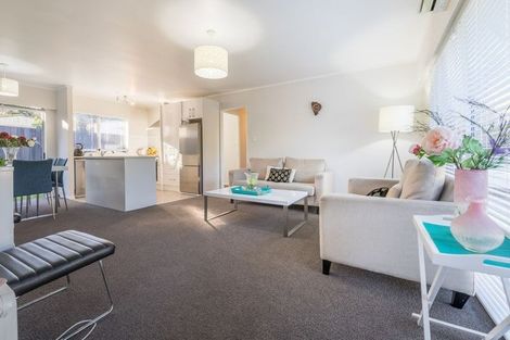 Photo of property in 2/18 Kashmir Road, Glen Eden, Auckland, 0602