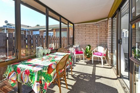 Photo of property in 2/2 Grande Vue Road, Papatoetoe, Auckland, 2025