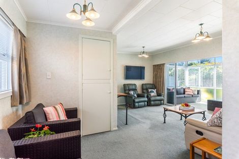 Photo of property in 5 Eruini Street, Waikanae Beach, Waikanae, 5036