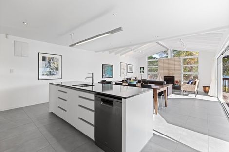 Photo of property in 2045 Queen Charlotte Drive, Ngakuta Bay, Picton, 7281