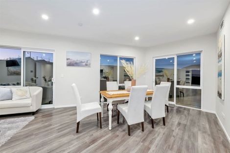 Photo of property in 15 Catalina Avenue, Rosehill, Papakura, 2113