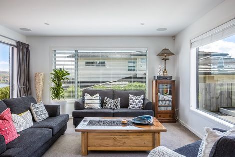 Photo of property in 127 Endeavour Drive, Whitby, Porirua, 5024