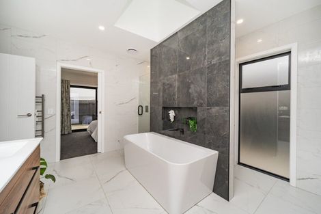 Photo of property in 44 Vaucluse Heights, Fitzherbert, Palmerston North, 4410