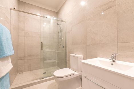 Photo of property in 21 Grove Way, Riverhead, 0820