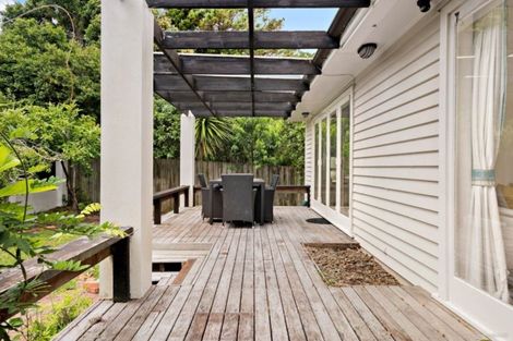 Photo of property in 1/206 East Coast Road, Forrest Hill, Auckland, 0620