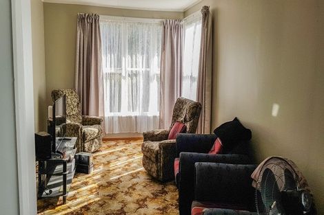 Photo of property in 72 Cook Street, Marfell, New Plymouth, 4310