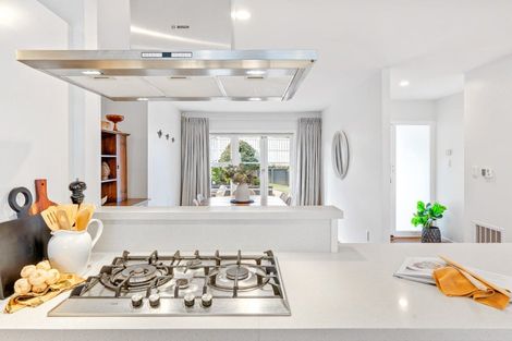 Photo of property in 18 Tizard Road, Birkenhead, Auckland, 0626