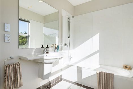 Photo of property in 6 Zion Road, Birkenhead, Auckland, 0626