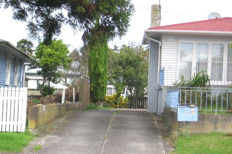 Photo of property in 2/21 Larnoch Road, Henderson, Auckland, 0610