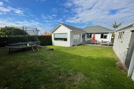 Photo of property in 16 Massey Avenue, Greenlane, Auckland, 1061
