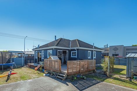Photo of property in 135 Roberts Line, Kelvin Grove, Palmerston North, 4414