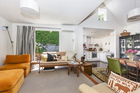 Photo of property in 5 Stafford Street, Mount Victoria, Wellington, 6011