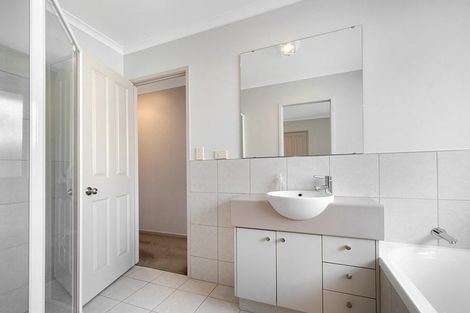 Photo of property in 14 Fairford Avenue, Henderson, Auckland, 0612