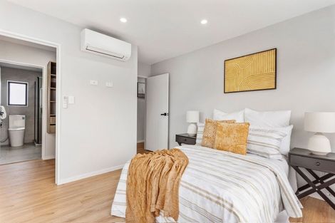 Photo of property in 43d Mirrabooka Avenue, Botany Downs, Auckland, 2010