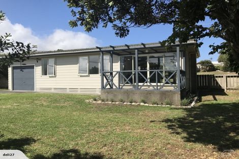 Photo of property in 53 William Street, Waikanae Beach, Waikanae, 5036