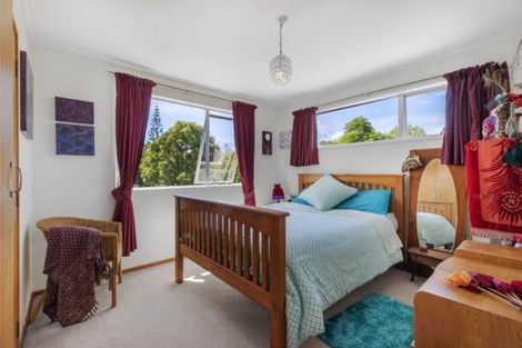 Photo of property in 18 George Herring Place, Glen Eden, Auckland, 0602