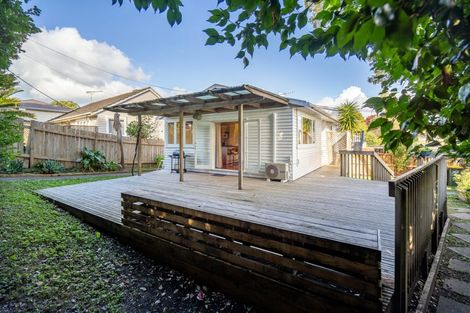 Photo of property in 2/1a Becroft Drive, Forrest Hill, Auckland, 0620