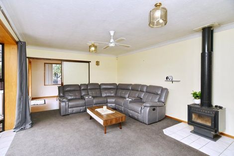 Photo of property in 31 Solomon Avenue, Redwood, Christchurch, 8051