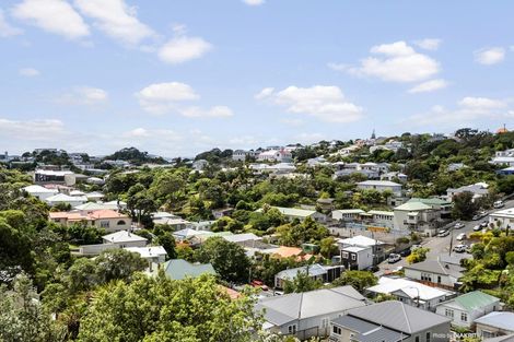 Photo of property in 13 Kopiko Way, Brooklyn, Wellington, 6021