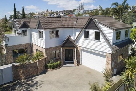Photo of property in 16 Commodore Parry Road, Castor Bay, Auckland, 0620