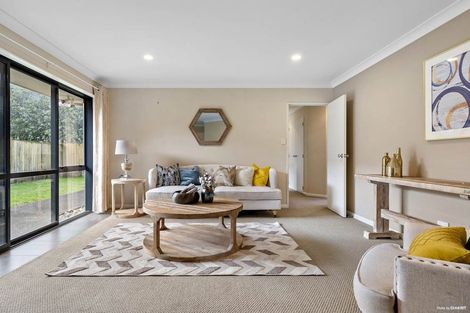 Photo of property in 16 Breon Place, Flat Bush, Auckland, 2016