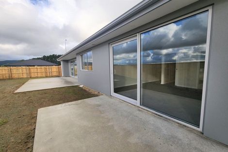 Photo of property in 49 Atlantic Drive, Fitzherbert, Palmerston North, 4410