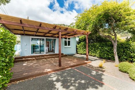 Photo of property in 387 Muritai Road, Eastbourne, Lower Hutt, 5013