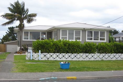 Photo of property in 1359 Whangaparaoa Road, Army Bay, Whangaparaoa, 0930