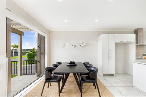 Photo of property in 18 Purchas Hill Drive, Stonefields, Auckland, 1072