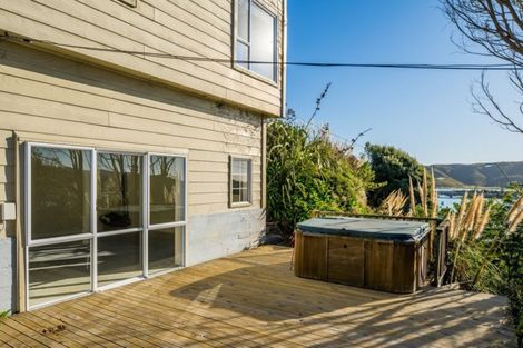 Photo of property in 15 Paekakariki Hill Road, Pauatahanui, Porirua, 5381