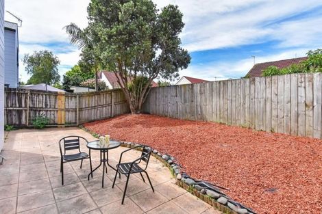 Photo of property in 22 Kevale Place, Manurewa, Auckland, 2102