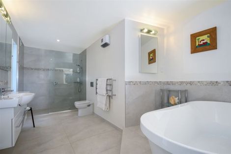 Photo of property in 6 Malcolm Place, Britannia Heights, Nelson, 7010