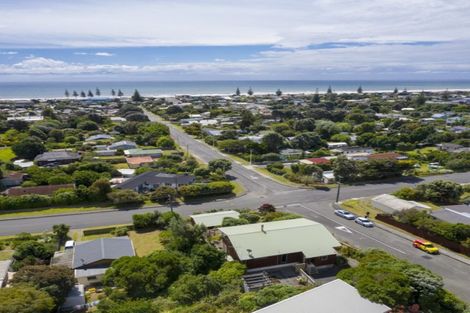 Photo of property in 37 Manuka Street, Otaki Beach, Otaki, 5512