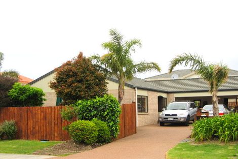 Photo of property in 1/85 Alec Craig Way, Gulf Harbour, Whangaparaoa, 0930