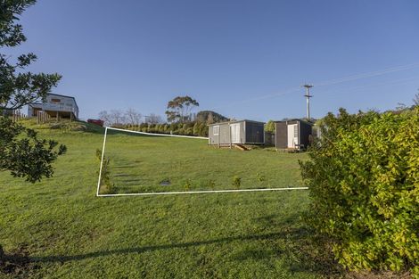 Photo of property in 10 Tinirau Place, Cooks Beach, 3591