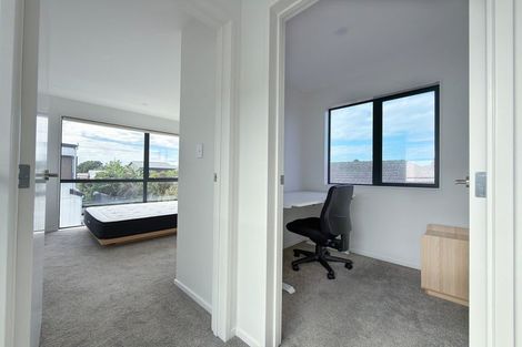 Photo of property in 1/113 Flanshaw Road, Te Atatu South, Auckland, 0610