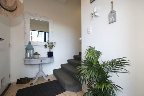 Photo of property in 83 Ferry Road, Clive, 4102