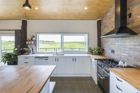 Photo of property in 34 Highland View Drive, Tokomaru, Palmerston North, 4474