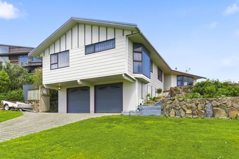 Photo of property in 2 Sunset Terrace, Waikanae Beach, Waikanae, 5036