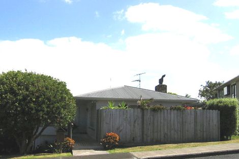 Photo of property in 1 Felstead Street, Birkenhead, Auckland, 0626