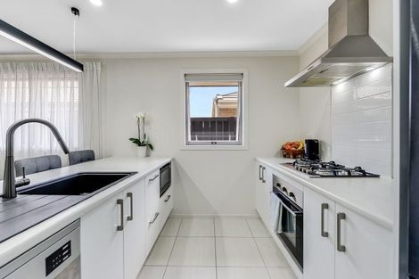 Photo of property in 10 Manawaroa Close, Grandview Heights, Hamilton, 3200