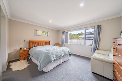 Photo of property in 5 Poppy Watts Grove, Stokes Valley, Lower Hutt, 5019