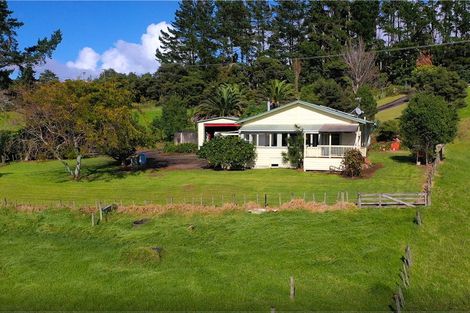 Photo of property in 2442 South Head Road, South Head, Helensville, 0874