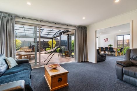 Photo of property in 101 Johnstone Drive, Fitzherbert, Palmerston North, 4410